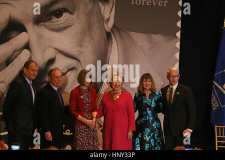 New York City, USA. 16th Feb, 2017. From lt: Alexander Bolen, Mike Bloomberg, Anna Wintour, Hillary Clinton, Janice Walker & Anderson Cooper in front of de la Renta stamp. Former Secretary of State & Presidential candidate Hillary Clinton joined Vogue editor Anna Wintour, Anderson Cooper, Oscar de la Renta CEO Alexander Bolen & USPS VP Janice D. Walker in Grand Central Terminal's Vanderbilt Hall to formally unveil a USPS postage stamp honoring fashion designer Oscar de la Renta. Credit: Andy Katz/Pacific Press/Alamy Live News Stock Photo
