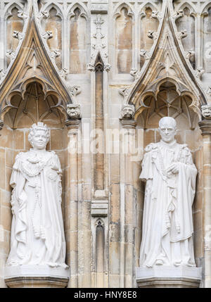 Statues of Queen Elizabeth II and Prince Philip on an external wall at Canterbury cathedral, England. Stock Photo