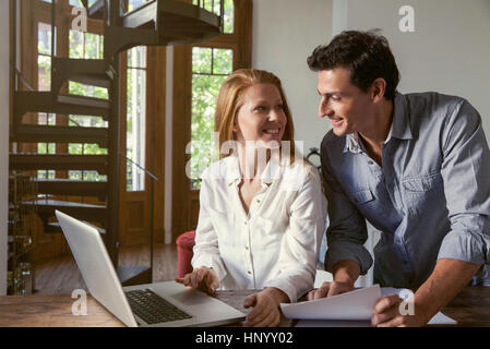 http://l450v.alamy.com/450v/hnyy02/couple-using-laptop-computer-together-at-home-hnyy02.jpg