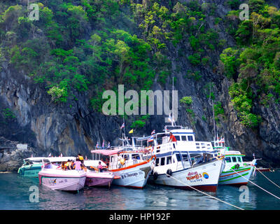 Ko Muk, Boats outside Morakot cave (esmerald cave), Tham Morakot. One of the fantastic attractions of the Unseen in Thailand is located at the west of Stock Photo