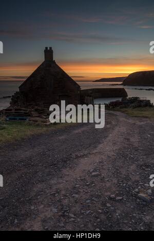 Berwickshire, UK. 17th Feb, 2017. Cove Harbour on the Berwickshire coast at sunrise on 17th February 2017 Credit: Rich Dyson/Alamy Live News Stock Photo