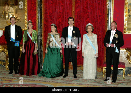 FILE Iñaki Urdangarin and Cristina de Borbon during official act in Madrid  Pictured: Juan Carlos I , Queen Sofia , Crown Princes Felipe and Letizia  Iñaki Urdangarin has been sentenced to 6 years and 3 months for the Noos case on Friday, February 17, 2017 *** Local Caption *** 08.02.06, MADRID, SPAIN: GALA DINNER AT THE ROYAL PALACE ON THE OCCASION PRESIDENT OF RUSSIA VISIT TO SPAIN.  PICTURED: ( L - R ) DUKES OF PALMA I¬øAKI URDANGARIN AND CRISTINA DE BORBON Y GRECIA , PRINCES OF ASTURIAS LETIZIA ORTIZ AND FELIPE DE BORBON Y GRECIA AND KINGS OF SPAIN JUAN CARLOS I AND QUEEN SOFIA Stock Photo