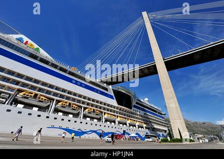 The cruise ship 'AIDAbella' docks under the Franjo-Tudman bridge at the port of Dubrovnik (Croatia), 18 August 2016. | usage worldwide Stock Photo