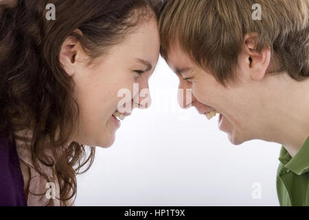 Model release , Frau und Mann lachen Stirn an Stirn - teenager laughing face to face Stock Photo