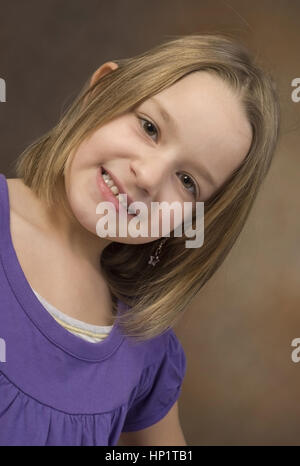 Model release , Lachendes Maedchen, 6 Jahre, im Portrait - smiling girl in portrait Stock Photo