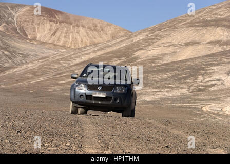 Gelaendefahrzeug in der Atacama-Wueste, Chile, Suedamerika - all-terrain vehicle in Atacama Desert, Chile, South America Stock Photo