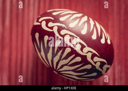 Single red hand painted easter egg close up view Stock Photo