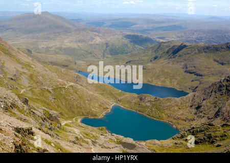 Glaslyn and Llyn Llydaw from about 950m on the Pyg Track up Snowdon Stock Photo