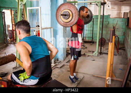 Body builder, muscleman, A Cuban men does exercise at a bodybuilding gym, in San Rafael street, Centro Habana, La Habana, Cuba Stock Photo