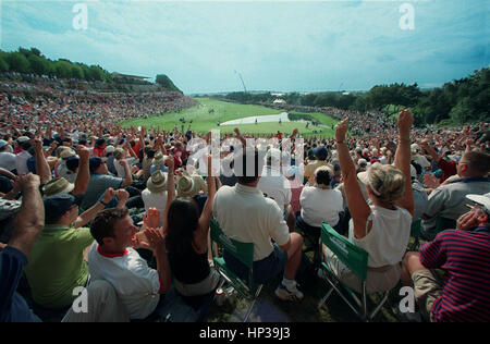 GOLF FANS ON 17TH HOLE RYDER CUP VALDERRAMA SPAIN 28 September 1997 Stock Photo