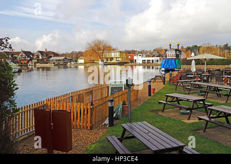 A view of the River Bure on the Norfolk Broads by the Swan Inn at Horning, Norfolk, England, United Kingdom. Stock Photo