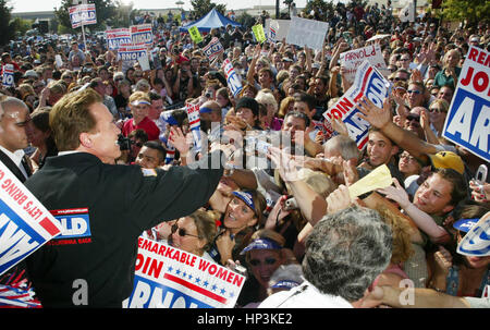 California gubernatorial candidate Arnold Schwarzenegger gives the thumbs up to supporters at a rally in Santa Clarita ,Calif. on Friday, 3 , October 2003. Schwarzenegger is running in the 7 October recall election. Photo by Francis Specker Stock Photo