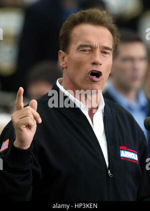 California gubernatorial candidate Arnold Schwarzenegger speaks at a rally in Acadia ,Calif. on Friday, 3  October 2003. Schwarzenegger is running in the 7 October recall election. Photo by Francis Specker Stock Photo