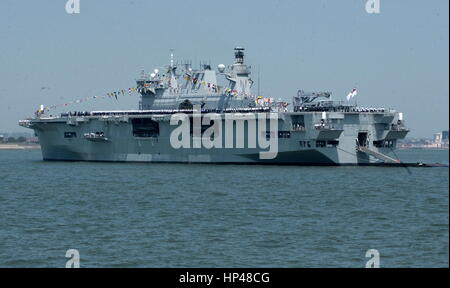 AJAXNETPHOTO. 27TH JUNE,2005. PORTSMOUTH,ENGLAND. - T200 INTERNATIONAL FLEET REVIEW HMS OCEAN, ASSAULT SHIP,18,500 TONS. PHOTO:JONATHAN EASTLAND/AJAX REF:D152706 173 Stock Photo