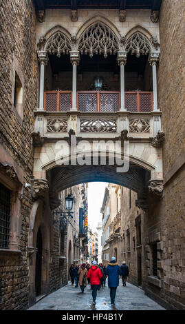 Barcelona's Bridge of Sighs, side facade of the Carrer del Bisbe, Gothic cathedral of La Catedral de la Santa Creu i Santa, Spain. Stock Photo