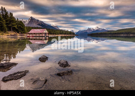 Maligne Lake Boat House reflection at sunrise in the wilderness of Jasper National Park, in the heart of the Canadian Rockies. Stock Photo