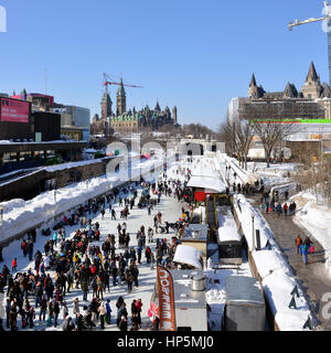 Ottawa, Canada - February 18, 2017:  People celebrate the Winterlude festival in the Canadian capital on the largest outdoor skating rink in the world. Credit: Paul McKinnon/Alamy Live News Stock Photo