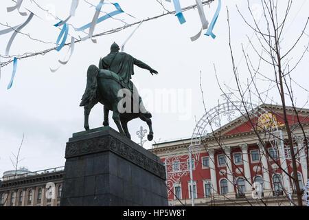 Moscow, Russia. Sunday, Feb. 19, 2017. Monument to the prince Yuri Dolgoruky - founder of Moscow. City hall in the background. Maslenitsa, pancake, cheese fare week festival, carnival started in the city. People enjoy street performances and eat hot pancakes. This is also farewell to winter festival. The day is warm (+2C, about 36F) but gloomy. © Alex's Pictures/Alamy Live News Stock Photo