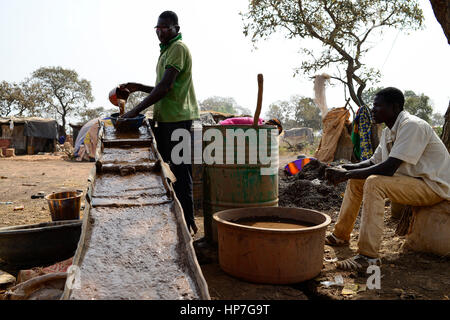BURKINA FASO , Fada N´Gourma, village TINDANGOU, gold mining Camp PAMA, artisanal gold mines, panning place Stock Photo