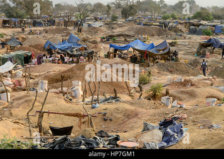 BURKINA FASO , Fada N´Gourma, village TINDANGOU, gold mining Camp PAMA, artisanal gold mines Stock Photo