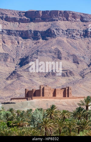 Draa River Valley Scene, Morocco.  Ksar (Kasbah) Tamnougalt, near Agdz. Stock Photo