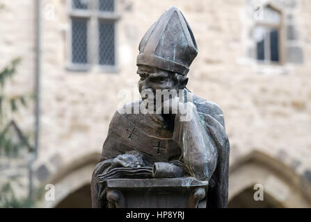 Merseburg, Germany. 9th Feb, 2017. The sculpture of bishop Dietmar (Thietmar) of Merseburg (975-1018) can be seen in the courtyard of the cathedral in Merseburg, Germany, 9 February 2017. Thietmar was bishop and historian in the Ottonian epoch. - NO WIRE SERVICE - Photo: Peter Endig/dpa-Zentralbild/ZB/dpa/Alamy Live News Stock Photo