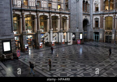 Vast central Hall of the  Early 20th century Antwerp Central Railway Station, Antwerpen, Belgium Stock Photo