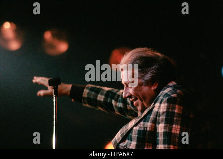 George Melly on stage 1987 Stock Photo