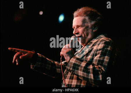 George Melly on stage 1987 Stock Photo