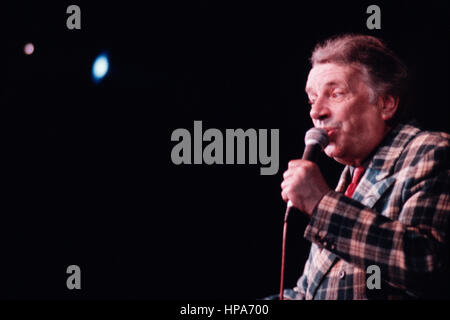 George Melly on stage 1987 Stock Photo