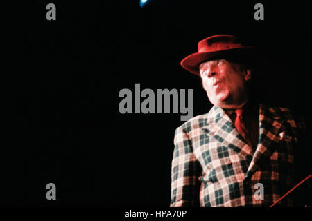 George Melly on stage 1987 Stock Photo