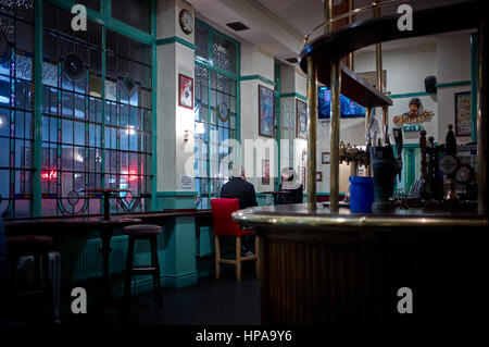 The Old Fox Pub interior in Birmingham Stock Photo