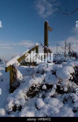 Footpath sign in the snow,Wooton St Lawrence,Hampshire. Stock Photo