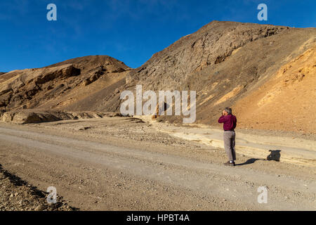 Photographer taking photos in Death Valley, California, USA Stock Photo