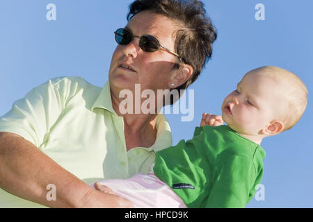 Model released , Grossmutter mit Enkelkind - grandmother with grandchild Stock Photo