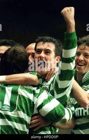 DAVID HANNAH CELTIC V HEARTS 01 March 1997 Stock Photo