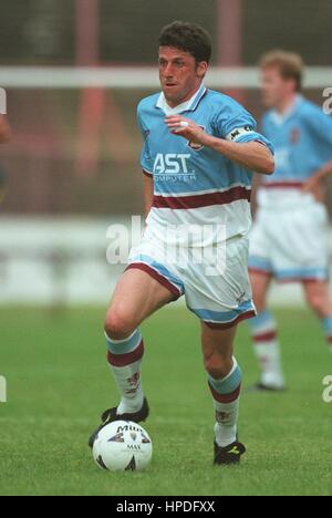 ANDY TOWNSEND ASTON VILLA FC 24 July 1997 Stock Photo