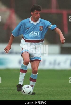 ANDY TOWNSEND ASTON VILLA FC 24 July 1997 Stock Photo