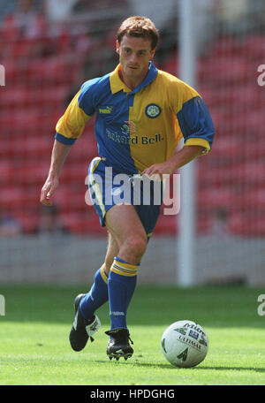 DAVID ROBERTSON LEEDS UNITED FC 02 August 1997 Stock Photo - Alamy