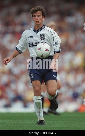 STEPHEN CLEMENCE TOTTENHAM HOTSPUR FC 11 August 1997 Stock Photo