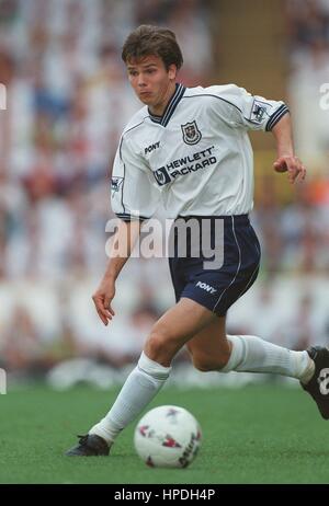 STEPHEN CLEMENCE TOTTENHAM HOTSPUR FC 11 August 1997 Stock Photo