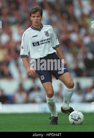 STEPHEN CLEMENCE TOTTENHAM HOTSPUR FC 11 August 1997 Stock Photo