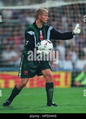 DAVID WATSON . BARNSLEY FC 13 August 1997 Stock Photo