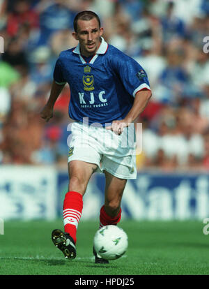 ROBBIE PETHICK PORTSMOUTH FC 18 August 1997 Stock Photo
