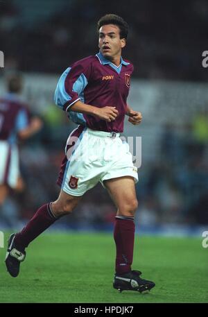 EYAL BERKOVIC WEST HAM UNITED FC 28 August 1997 Stock Photo