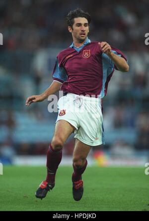 PAUL KITSON WEST HAM UNITED FC 28 August 1997 Stock Photo