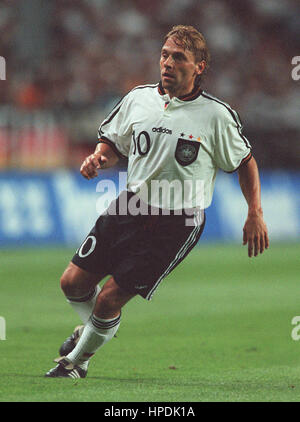 THOMAS HASSLER GERMANY & KARLSRUHER FC 09 September 1997 Stock Photo