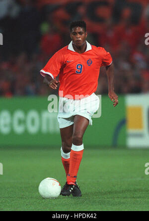 PATRICK KLUIVERT HOLLAND & AC MILAN 09 September 1997 Stock Photo