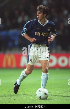 STEPHEN CLEMENCE TOTTENHAM HOTSPUR FC 24 September 1997 Stock Photo