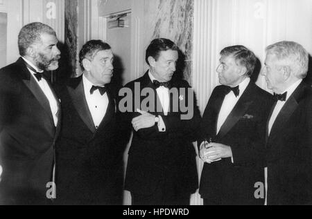 The Cast of 60 minutes, Harry Reasoner, Mike Wallace, Ed Bradley, Dan Rather, Don Hewitt, and Morley Safer pictured after they received the Gold Medal award from International Radio and Television Society in March of 1988 Stock Photo